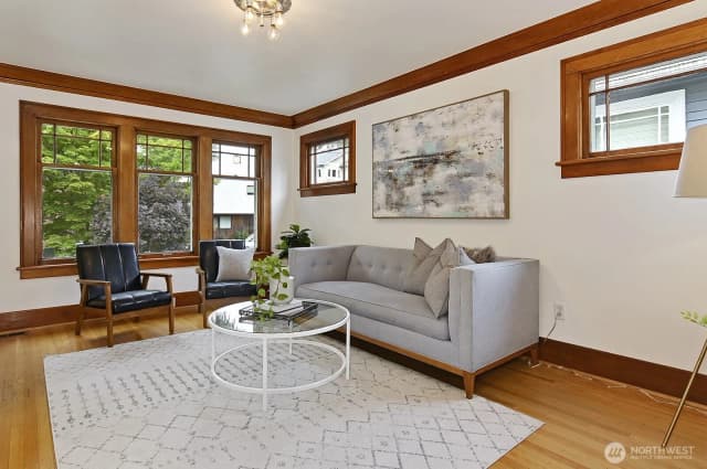 Property photo for 5722 25th Avenue Ne, Seattle photo 3