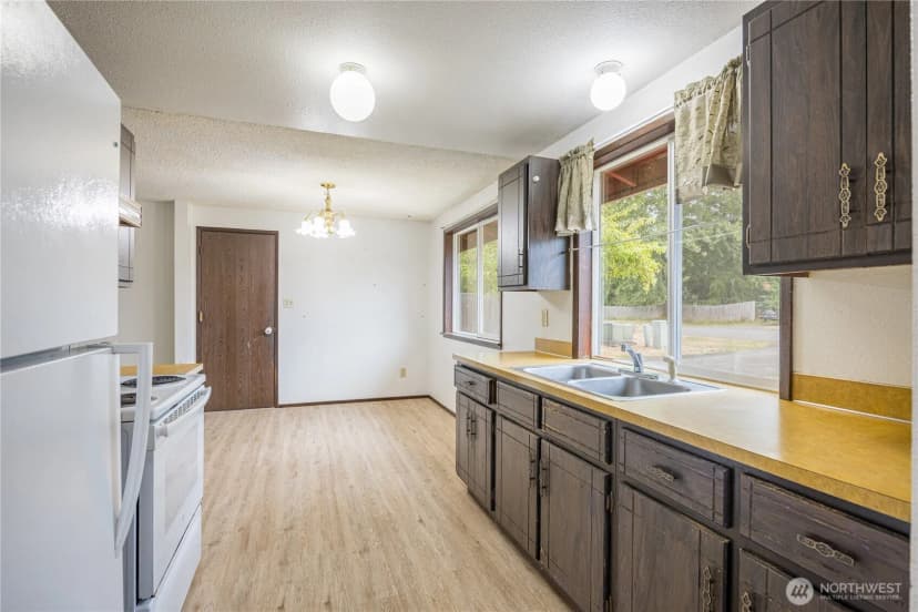 Property photo for 34 Wall St, Port Angeles photo 11