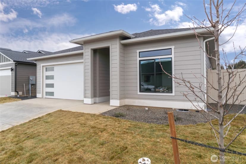 Property photo for 579 S Perry Avenue, East Wenatchee photo 2