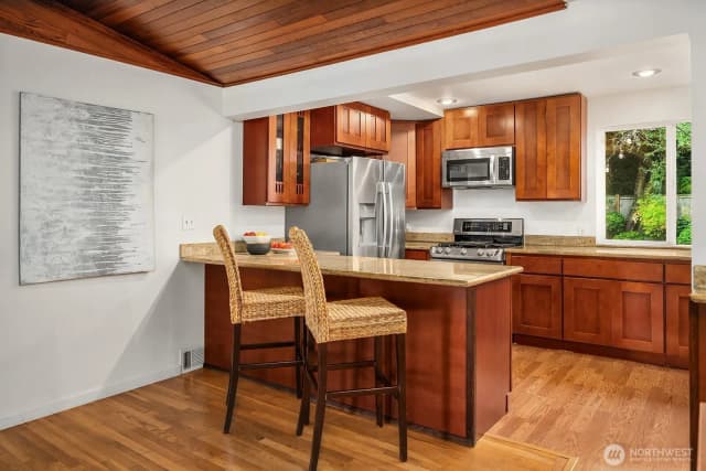 Property photo for 1413 Ne 100th Avenue, Bellevue photo 4