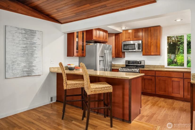 Property photo for 1413 Ne 100th Avenue, Bellevue photo 4