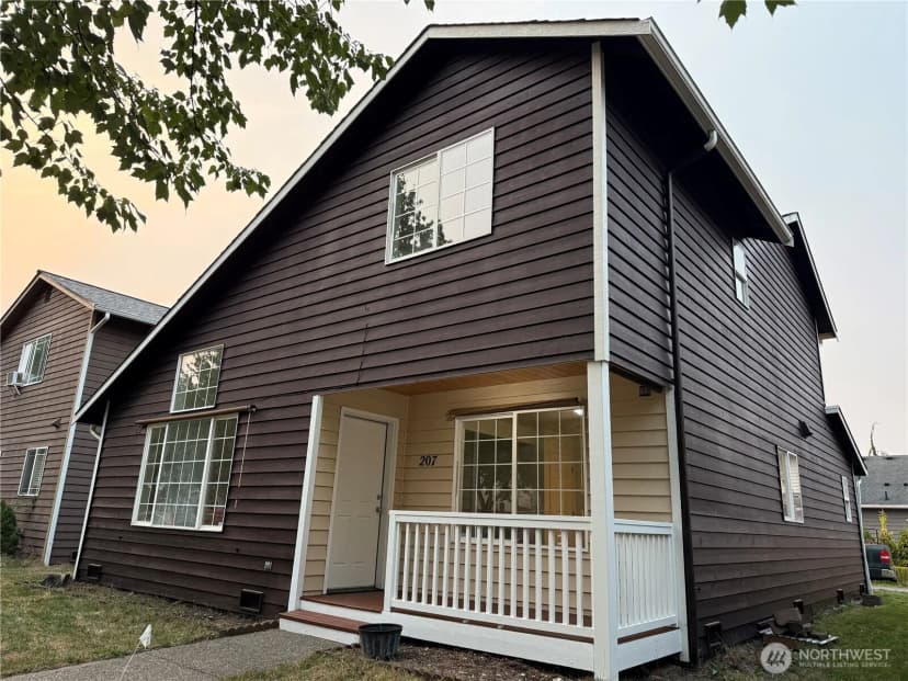 Property photo for 207 Willow Avenue W, Sultan photo 4