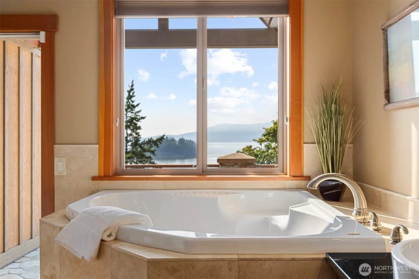 Property photo for 1078 Chuckanut Drive, Bellingham photo 11