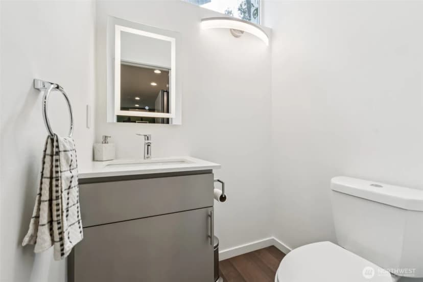 Property photo for 1003 Sturgus Avenue S, Seattle photo 14