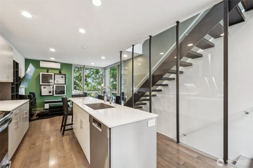 Property photo for 1003 Sturgus Avenue S, Seattle photo 12