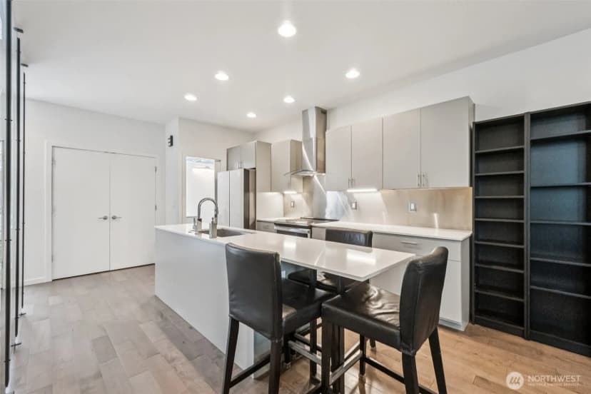 Property photo for 1003 Sturgus Avenue S, Seattle photo 11