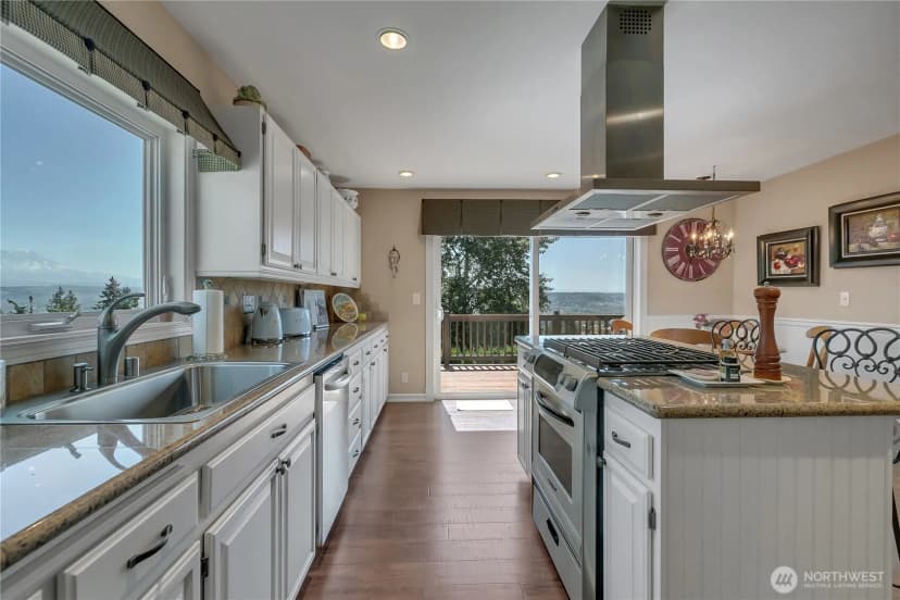 Property photo for 4925 Monta Vista Drive E, Edgewood photo 10