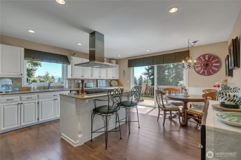 Property photo for 4925 Monta Vista Drive E, Edgewood photo 9