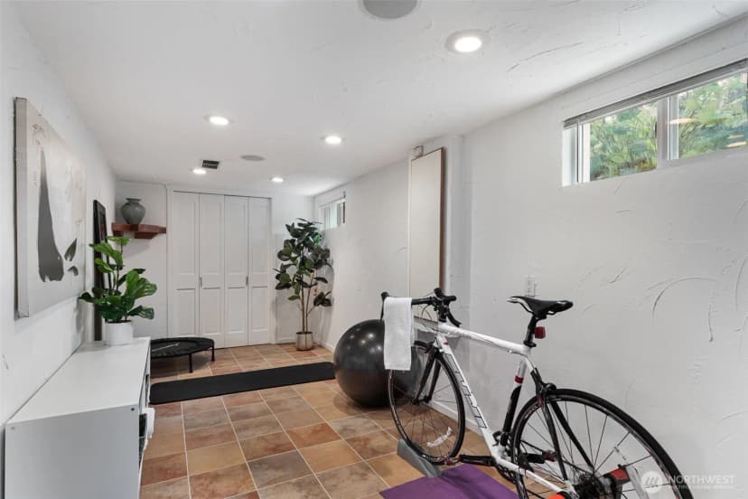Property photo for 16742 45th Avenue Ne, Lake Forest Park photo 31