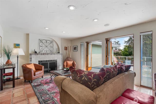 Property photo for 16742 45th Avenue Ne, Lake Forest Park photo 4