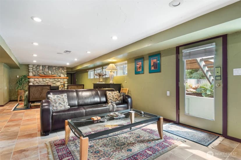 Property photo for 16742 45th Avenue Ne, Lake Forest Park photo 30