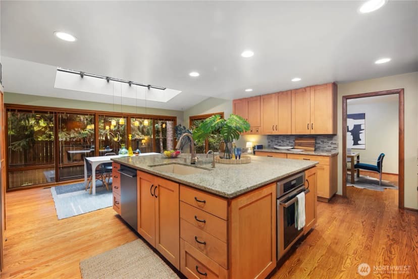 Property photo for 2606 131st Place Ne, Bellevue photo 11