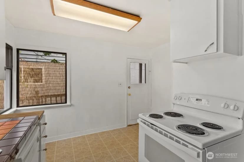 Property photo for 8117 16th Avenue Sw, Seattle photo 8