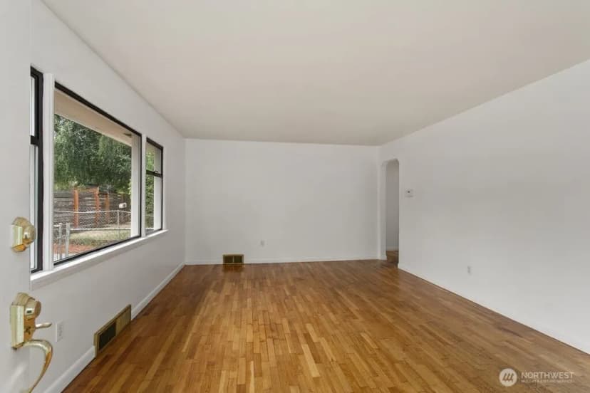 Property photo for 8117 16th Avenue Sw, Seattle photo 4