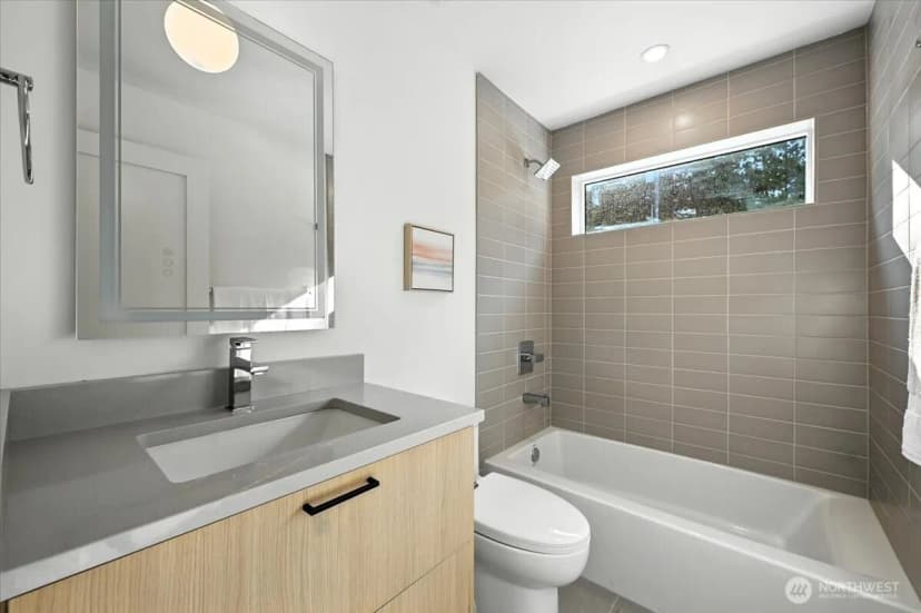 Property photo for 7522 31st Avenue Ne, Seattle photo 3