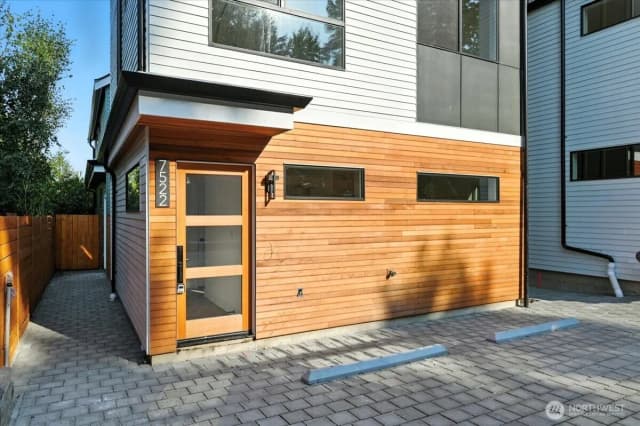 Property photo for 7522 31st Avenue Ne, Seattle photo 2