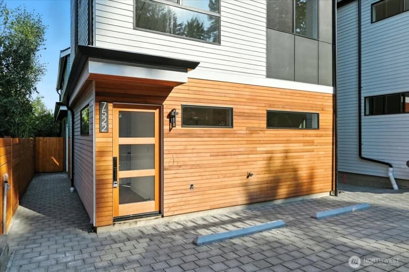 Property photo for 7522 31st Avenue Ne, Seattle photo 2