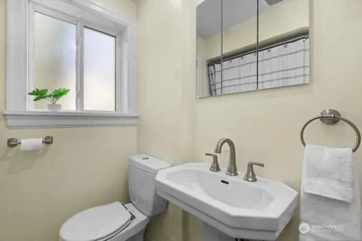 Property photo for 6725 22nd Avenue Nw, Seattle photo 17