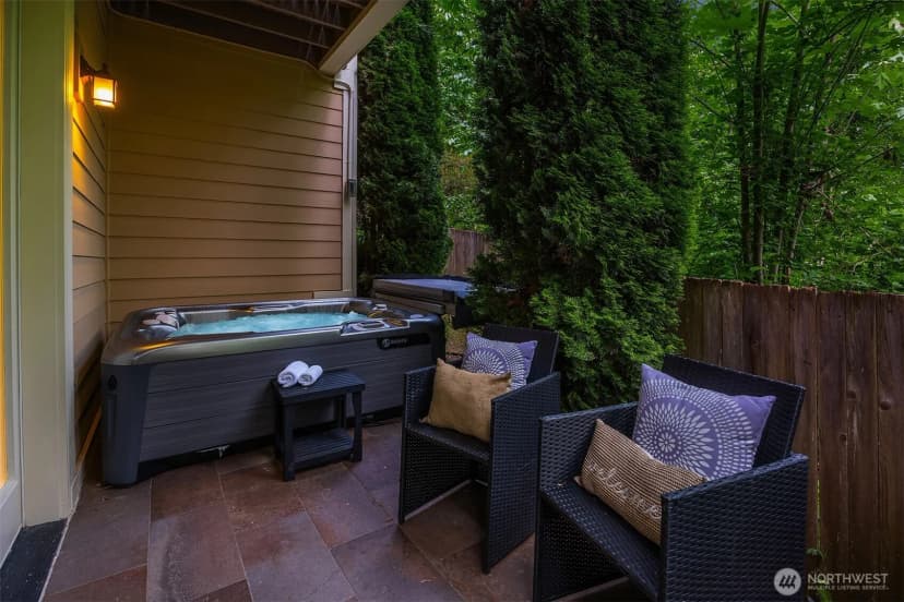 Property photo for 11005 Ne 100th Place, Kirkland photo 18