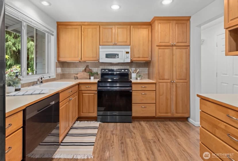 Property photo for 19203 Whitman Avenue N, Shoreline photo 10