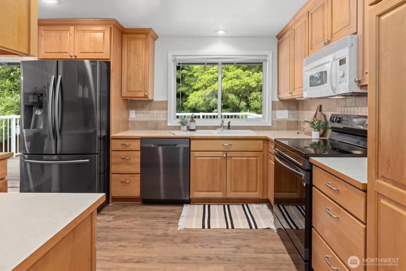 Property photo for 19203 Whitman Avenue N, Shoreline photo 9