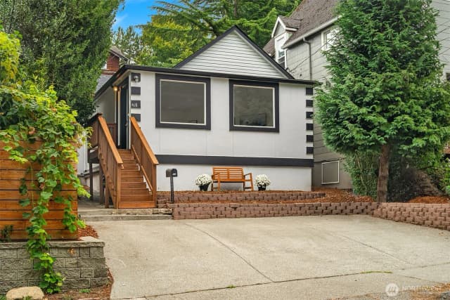 Property photo for 418 22nd Avenue, Seattle photo 2