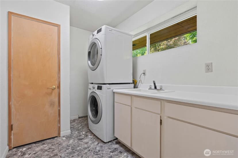Property photo for 11308 Loma Place Sw, Lakewood photo 24