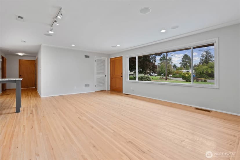 Property photo for 11308 Loma Place Sw, Lakewood photo 10