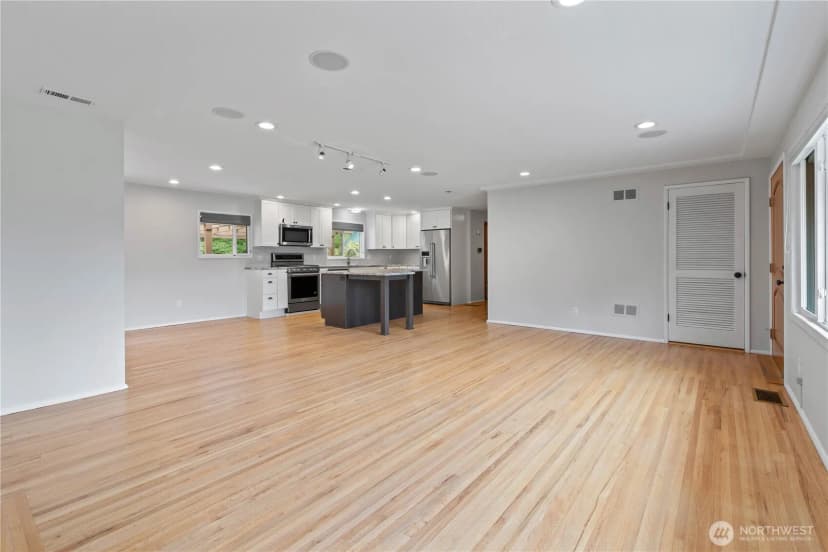 Property photo for 11308 Loma Place Sw, Lakewood photo 12