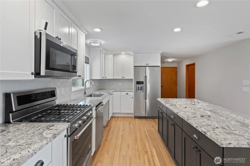Property photo for 11308 Loma Place Sw, Lakewood photo 16