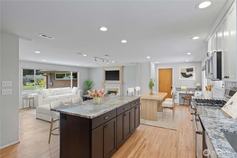 Property photo for 11308 Loma Place Sw, Lakewood photo 9