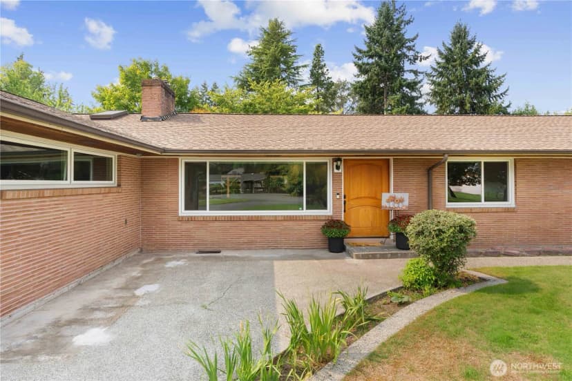Property photo for 11308 Loma Place Sw, Lakewood photo 2