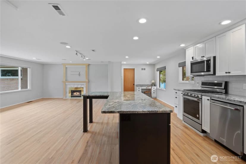 Property photo for 11308 Loma Place Sw, Lakewood photo 15