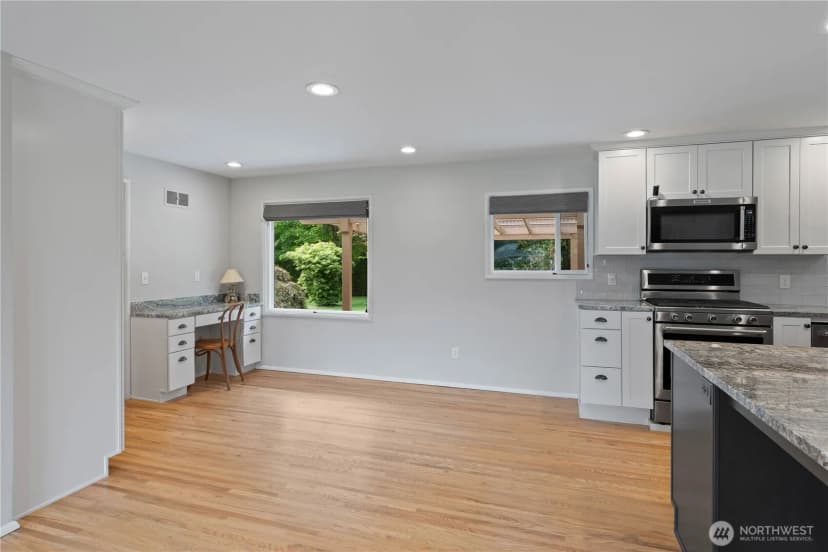 Property photo for 11308 Loma Place Sw, Lakewood photo 14
