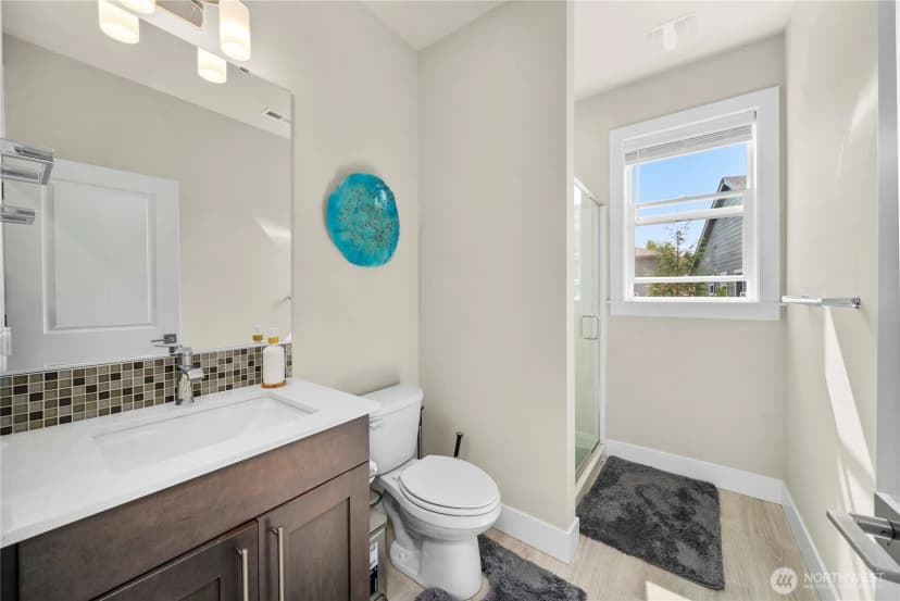 Property photo for 19821 75th Avenue Ne, Kenmore photo 25