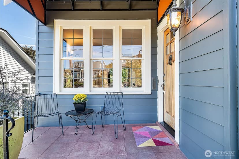 Property photo for 2520 Warren Avenue N, Seattle photo 2