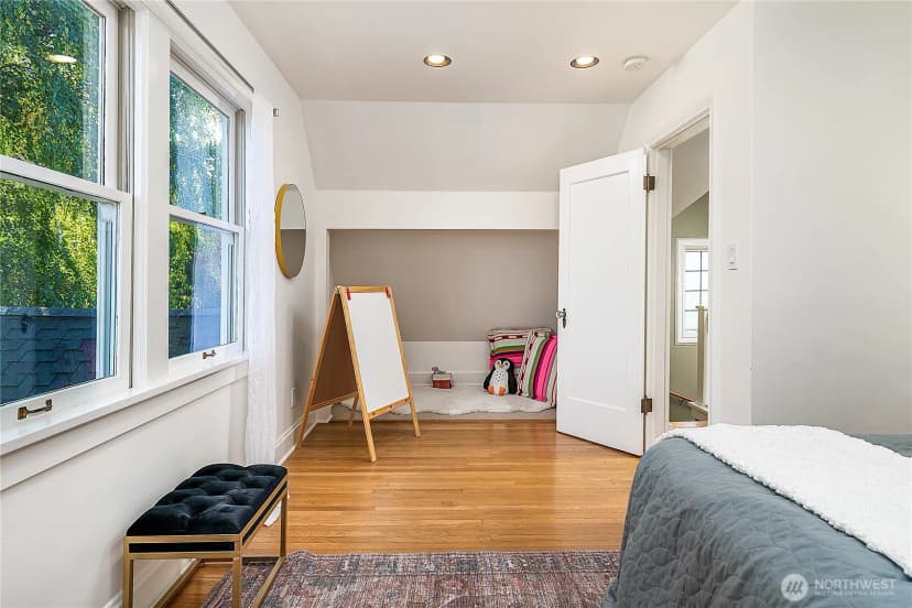 Property photo for 2520 Warren Avenue N, Seattle photo 18