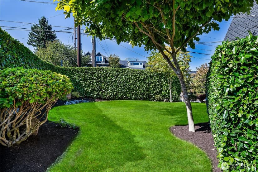Property photo for 2520 Warren Avenue N, Seattle photo 34