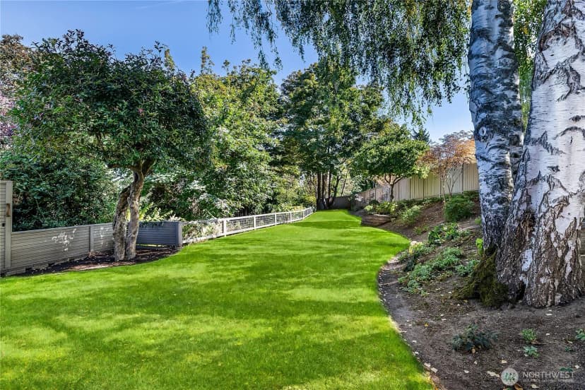 Property photo for 2520 Warren Avenue N, Seattle photo 36
