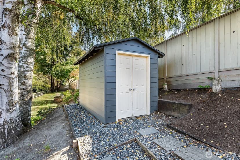 Property photo for 2520 Warren Avenue N, Seattle photo 37
