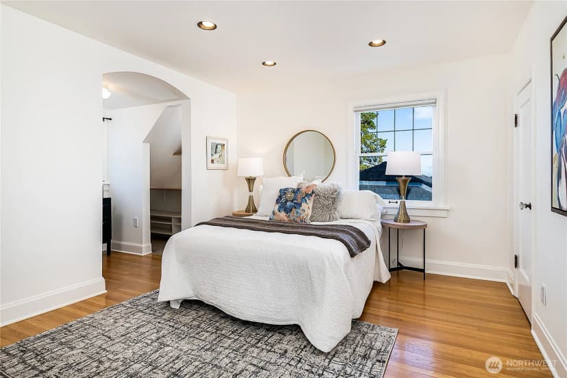 Property photo for 2520 Warren Avenue N, Seattle photo 15