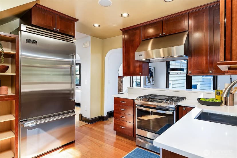 Property photo for 2520 Warren Avenue N, Seattle photo 10