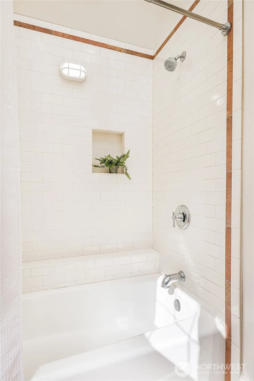 Property photo for 2520 Warren Avenue N, Seattle photo 22