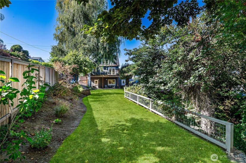 Property photo for 2520 Warren Avenue N, Seattle photo 35