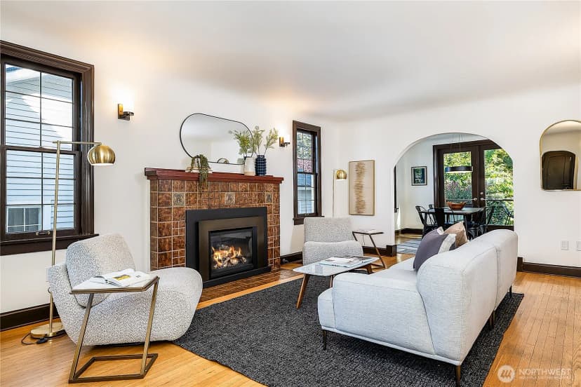 Property photo for 2520 Warren Avenue N, Seattle photo 4