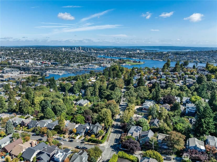 Property photo for 2520 Warren Avenue N, Seattle photo 40