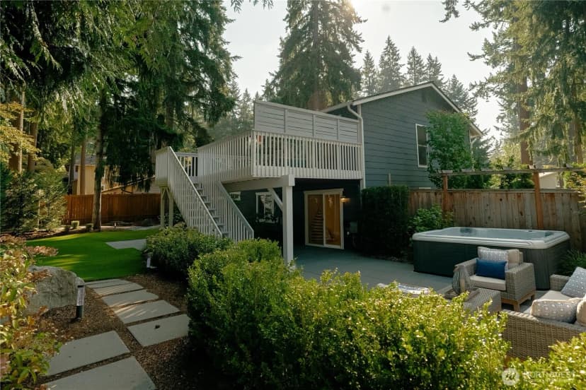 Property photo for 16704 Ne 102nd Place, Redmond photo 9