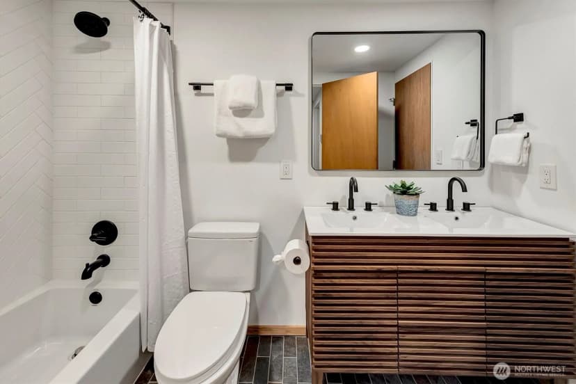 Property photo for 4230 W Mercer Way, Mercer Island photo 24