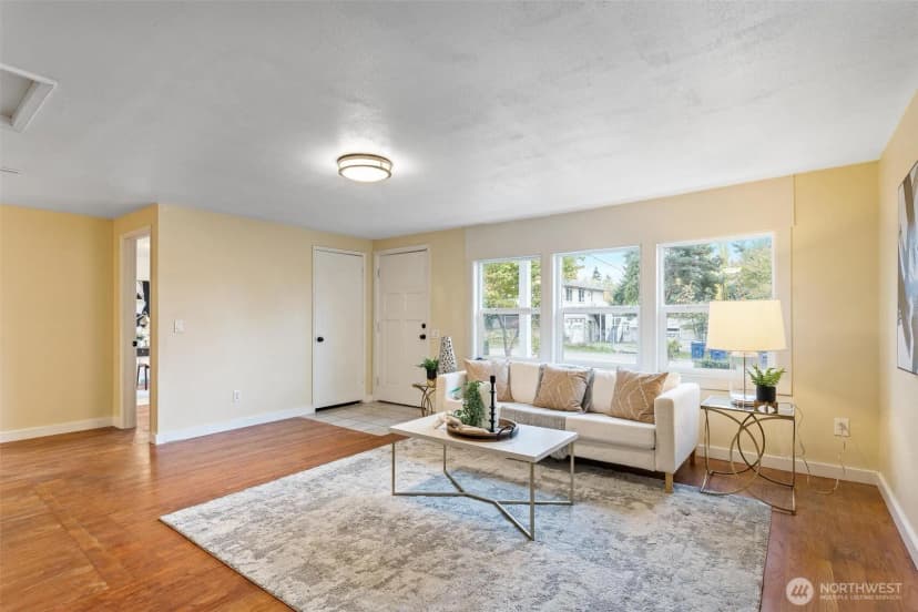 Property photo for 1332 Sw 114th Street, Seattle photo 3