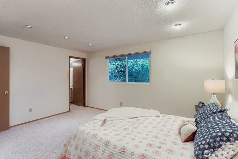 Property photo for 13018 Ne 134th Place, Kirkland photo 11